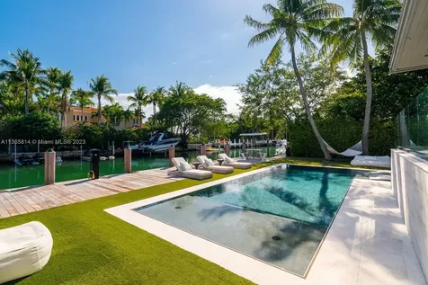 200 Knollwood Drive Key Biscayne FL 33149