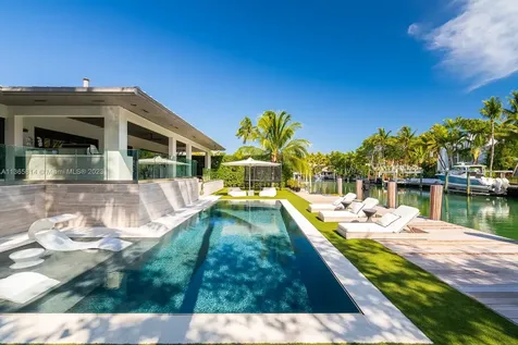 200 Knollwood Drive Key Biscayne FL 33149