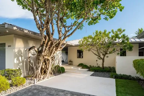 200 Knollwood Drive Key Biscayne FL 33149