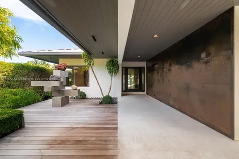 200 Knollwood Drive Key Biscayne FL 33149
