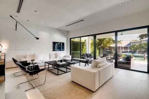 200 Knollwood Drive Key Biscayne FL 33149