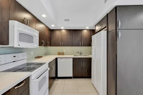 5600 Collins Avenue Miami Beach FL 33140