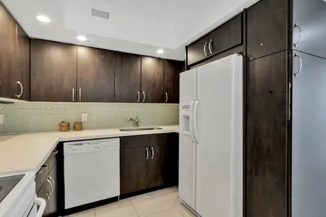 5600 Collins Avenue Miami Beach FL 33140