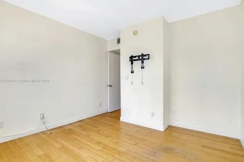 5600 Collins Avenue Miami Beach FL 33140