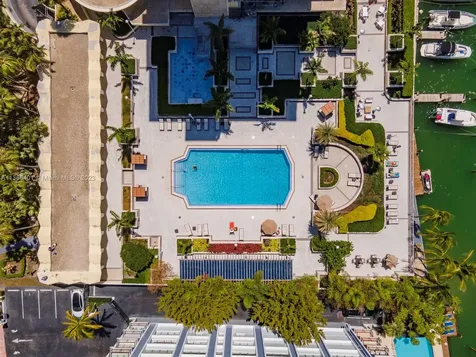 5600 Collins Avenue Miami Beach FL 33140