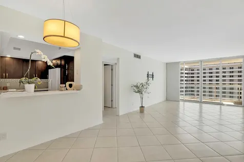 5600 Collins Avenue Miami Beach FL 33140