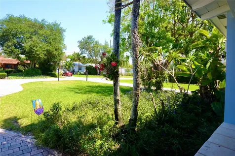5888 SW 27th Street Miami FL 33155