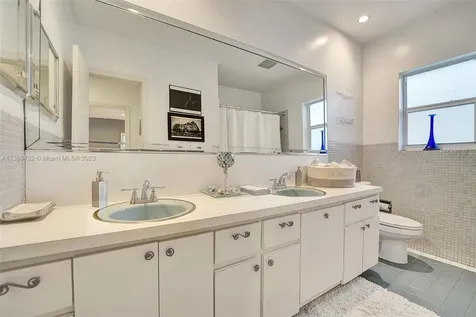 1911 NE 197th Terrace Miami FL 33179