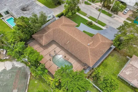 1911 NE 197th Terrace Miami FL 33179