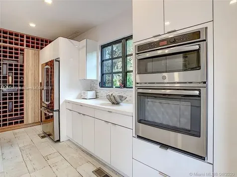 2133 Meridian Avenue Miami Beach FL 33139