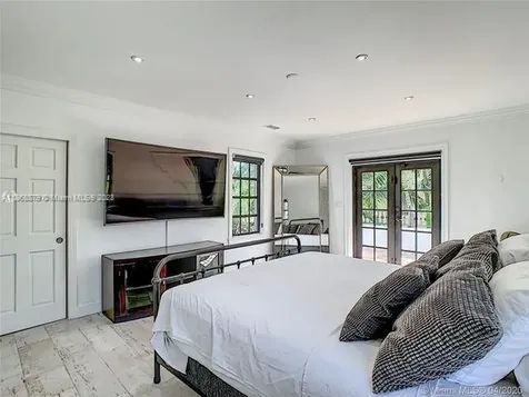 2133 Meridian Avenue Miami Beach FL 33139