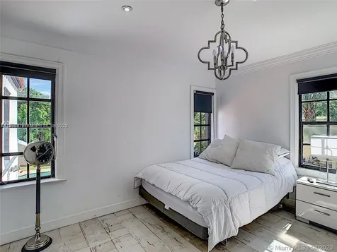 2133 Meridian Avenue Miami Beach FL 33139