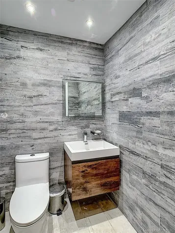 2133 Meridian Avenue Miami Beach FL 33139