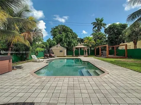 2133 Meridian Avenue Miami Beach FL 33139