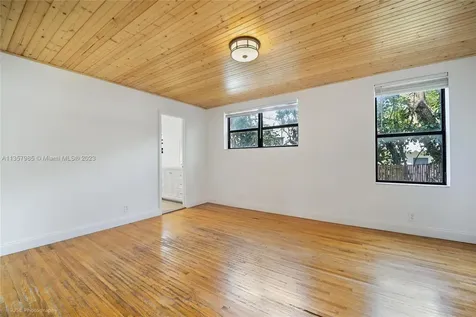 420 W 30th Street Miami Beach FL 33140