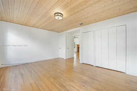 420 W 30th Street Miami Beach FL 33140