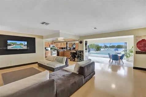 1775 NW 39th Place Oakland Park FL 33309
