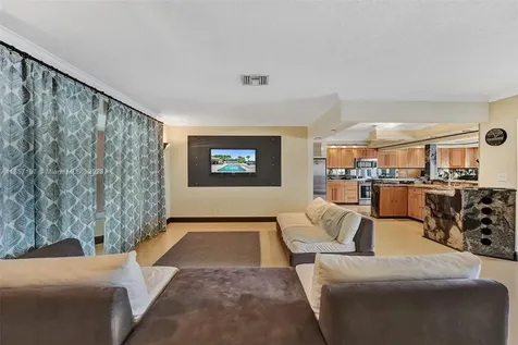 1775 NW 39th Place Oakland Park FL 33309