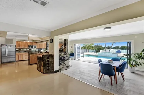 1775 NW 39th Place Oakland Park FL 33309