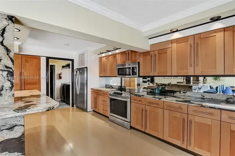 1775 NW 39th Place Oakland Park FL 33309