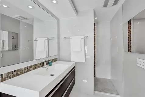 1775 NW 39th Place Oakland Park FL 33309