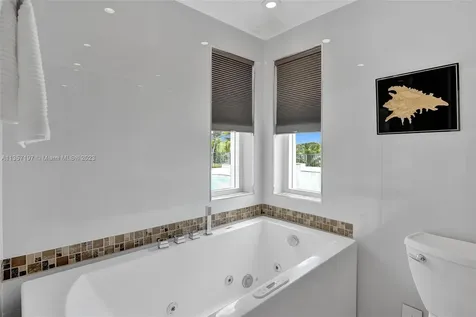 1775 NW 39th Place Oakland Park FL 33309