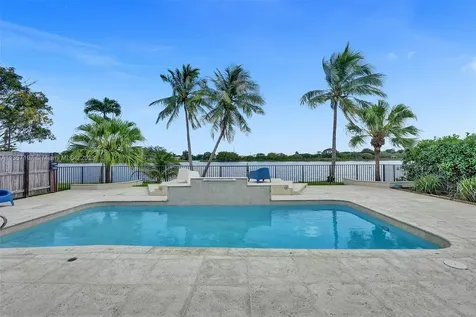 1775 NW 39th Place Oakland Park FL 33309