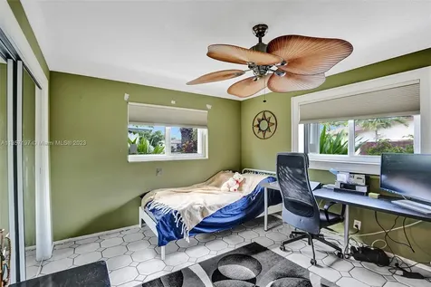1775 NW 39th Place Oakland Park FL 33309