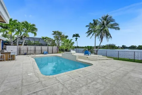 1775 NW 39th Place Oakland Park FL 33309