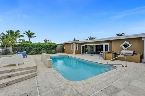 1775 NW 39th Place Oakland Park FL 33309