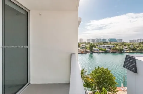 9521 E Bay Harbor Drive Bay Harbor Islands FL 33154