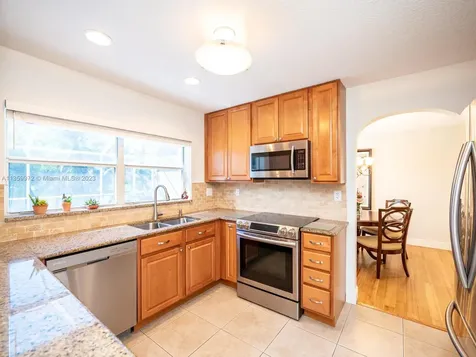 1242 NW 192nd Lane Pembroke Pines FL 33029