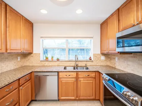 1242 NW 192nd Lane Pembroke Pines FL 33029