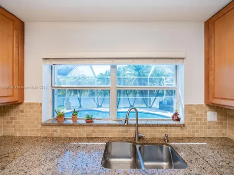 1242 NW 192nd Lane Pembroke Pines FL 33029