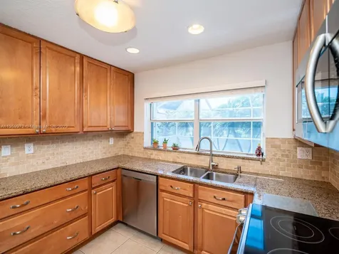 1242 NW 192nd Lane Pembroke Pines FL 33029