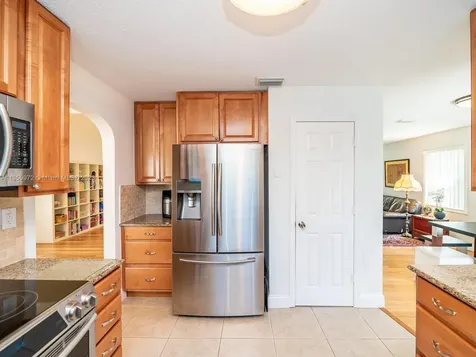 1242 NW 192nd Lane Pembroke Pines FL 33029