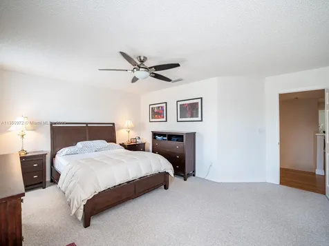 1242 NW 192nd Lane Pembroke Pines FL 33029