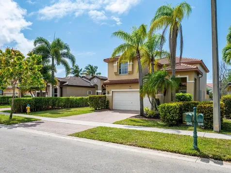 1242 NW 192nd Lane Pembroke Pines FL 33029