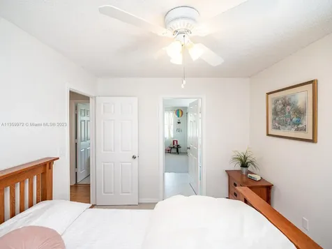 1242 NW 192nd Lane Pembroke Pines FL 33029