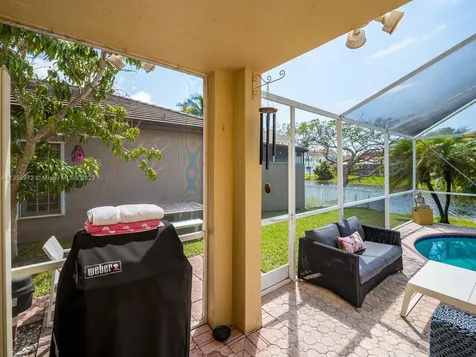 1242 NW 192nd Lane Pembroke Pines FL 33029
