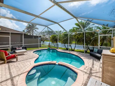 1242 NW 192nd Lane Pembroke Pines FL 33029