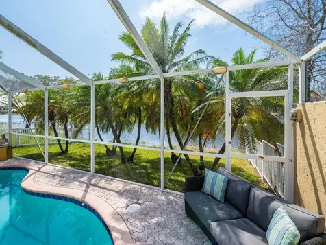 1242 NW 192nd Lane Pembroke Pines FL 33029