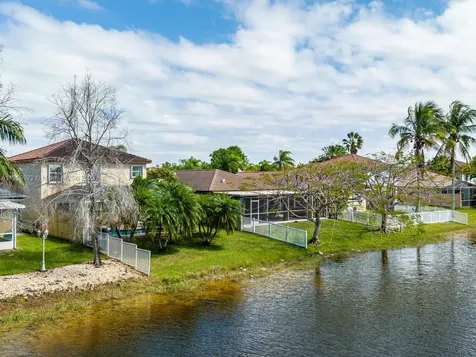 1242 NW 192nd Lane Pembroke Pines FL 33029
