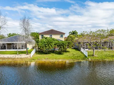 1242 NW 192nd Lane Pembroke Pines FL 33029