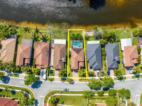 1242 NW 192nd Lane Pembroke Pines FL 33029