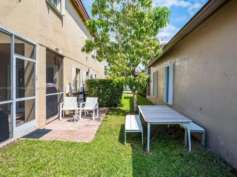 1242 NW 192nd Lane Pembroke Pines FL 33029