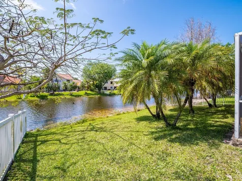 1242 NW 192nd Lane Pembroke Pines FL 33029