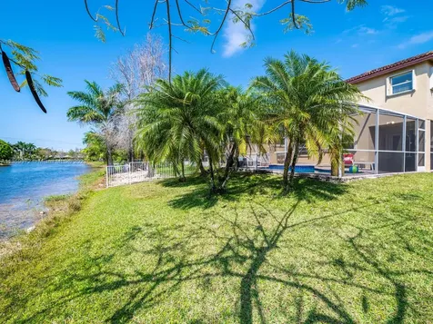 1242 NW 192nd Lane Pembroke Pines FL 33029