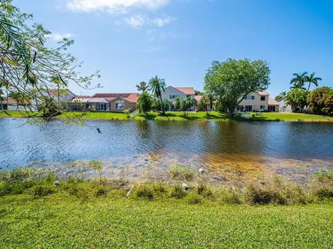 1242 NW 192nd Lane Pembroke Pines FL 33029