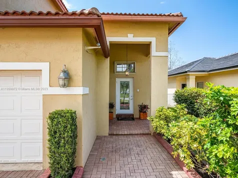 1242 NW 192nd Lane Pembroke Pines FL 33029